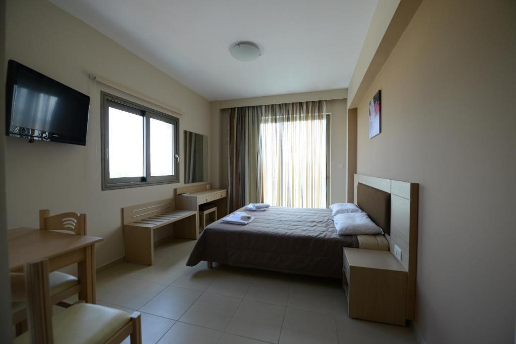 Crystal Bay Hotel Kissamos Exterior photo